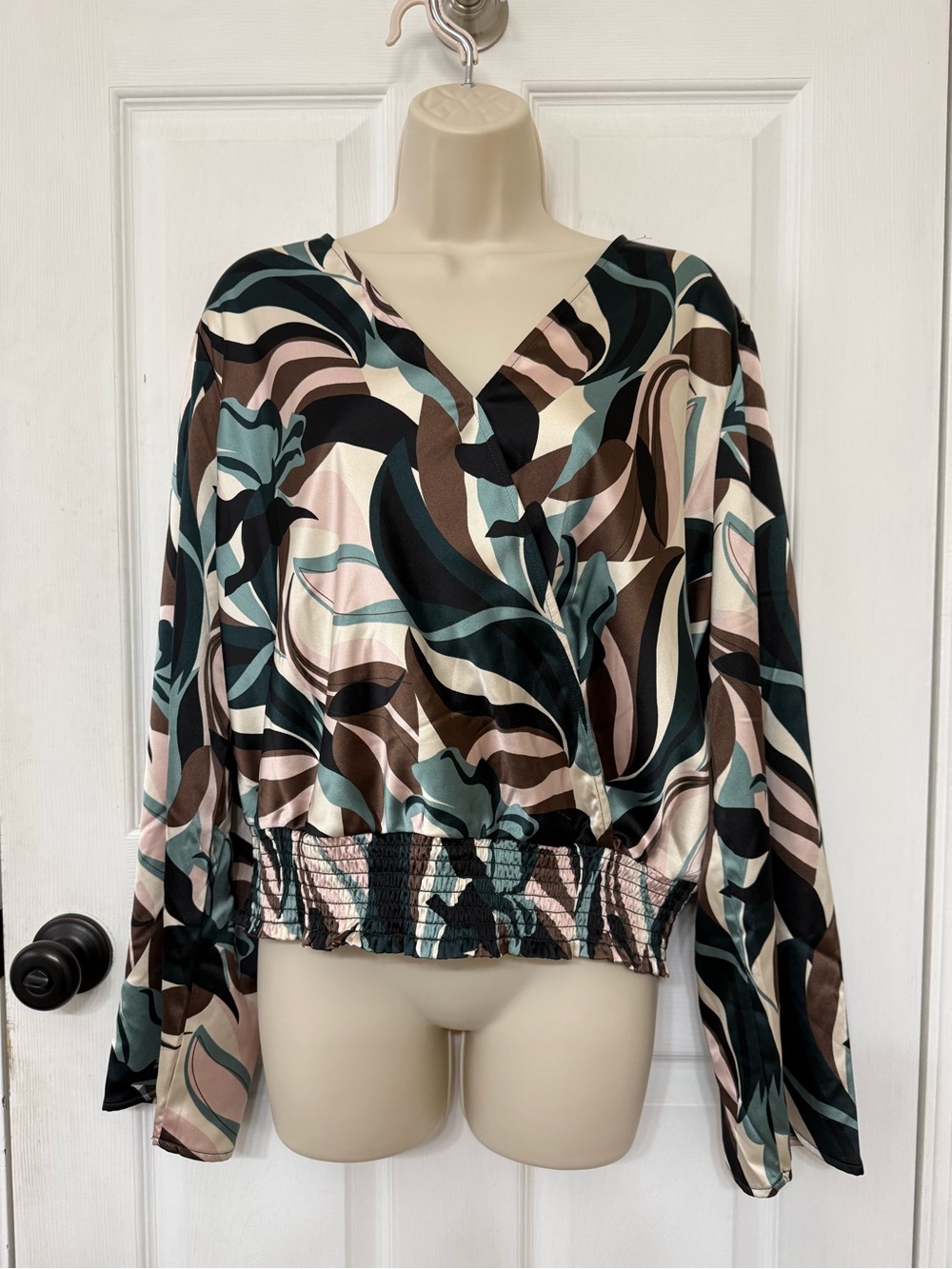 Pleione Abstract Print Surplice Bell Sleeve Smocked Blouse XL - Picture 2 of 15